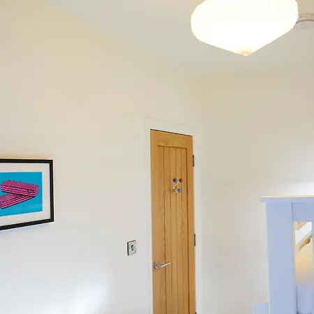 The Stoop, Stunning Sea Views! Apartman